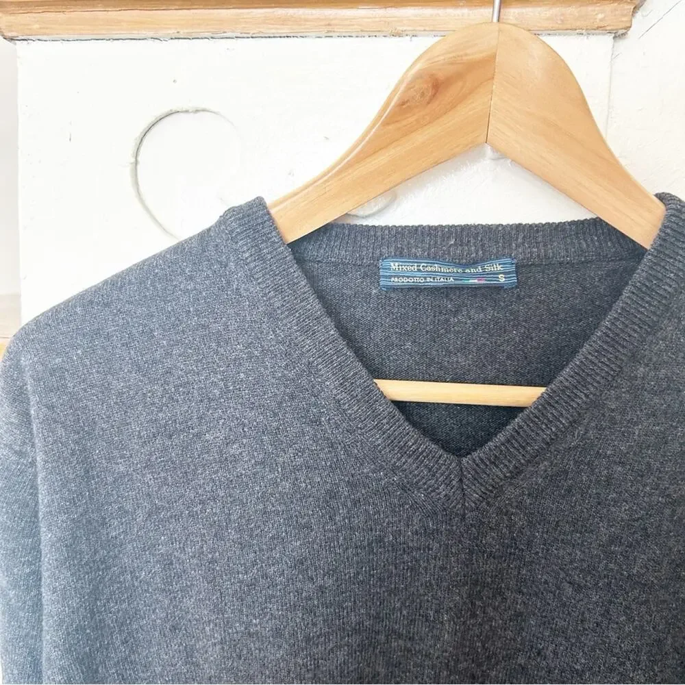 Mixed Cashmere and Silk V-Neck Sweater Soft Lightweight Gray Long Sleeve Size S